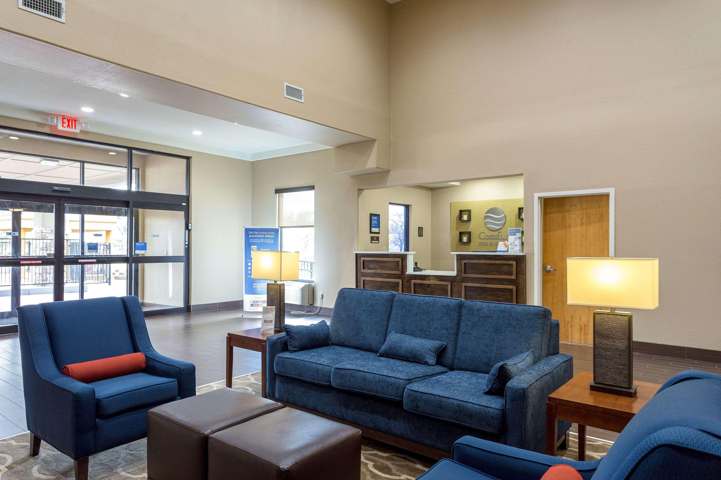Comfort Inn & Suites Airport Baton Rouge Exteriör bild